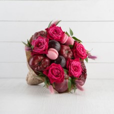 Букет из фруктов и цветов "Розовое лето"