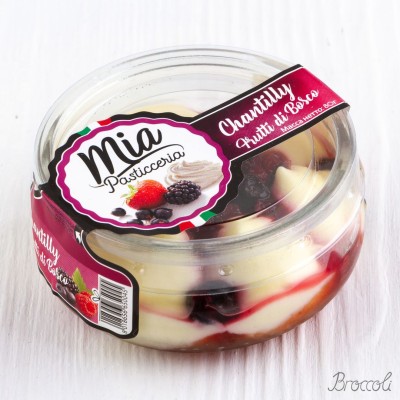 Мусс сливочный с лесными ягодами под клубничным соусом, Pasticceria Quadrifoglio, 80г