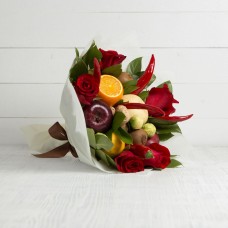 Букет из овощей и цветов "Жгучая страсть"